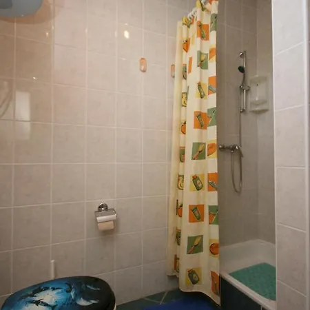 6444a Apartment *
