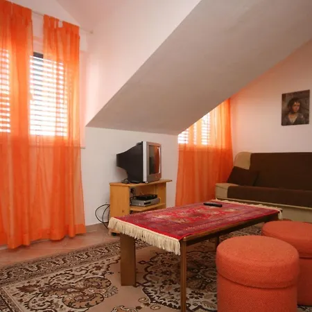 6444a Apartment *